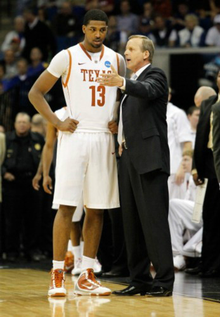 他背身护球 他背身护球